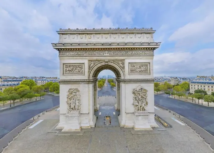 Le Proche De Paris